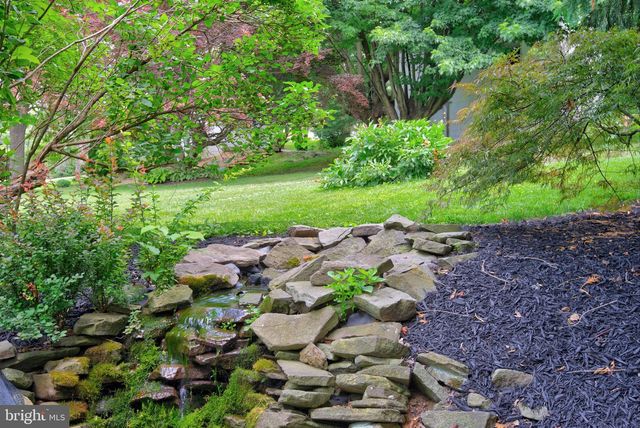 37 S CONSTITUTION AVE, New Freedom, PA 17349
