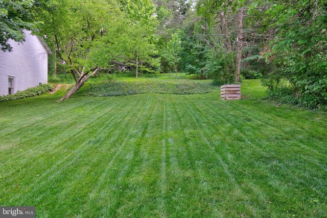 37 S CONSTITUTION AVE, New Freedom, PA 17349