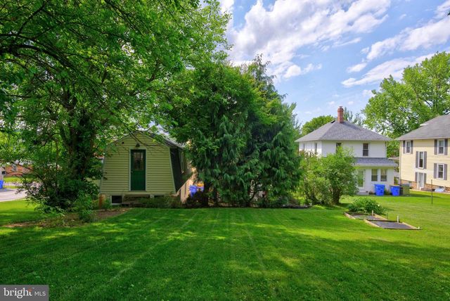 37 S CONSTITUTION AVE, New Freedom, PA 17349