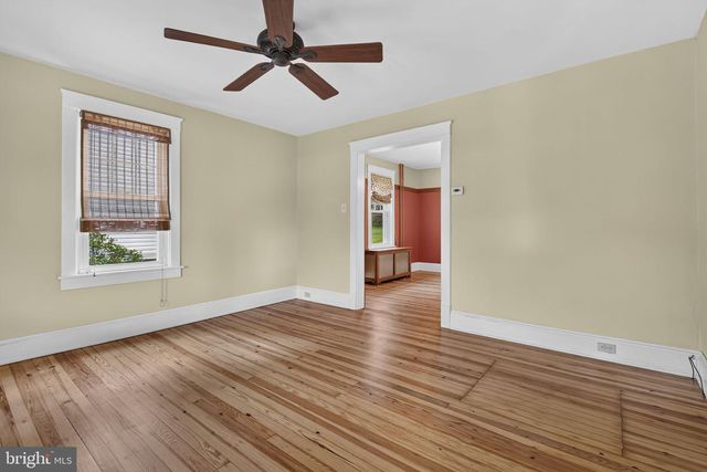 37 S CONSTITUTION AVE, New Freedom, PA 17349