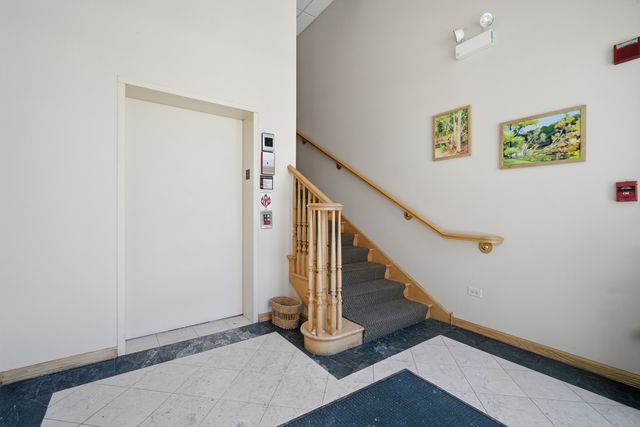 115 N Clifton Avenue 103, Park Ridge, IL 60068