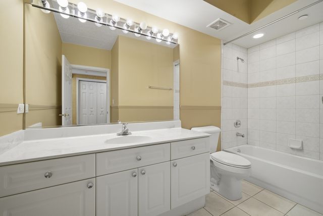 115 N Clifton Avenue 103, Park Ridge, IL 60068