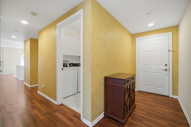 115 N Clifton Avenue 103, Park Ridge, IL 60068