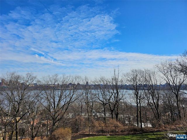4 Horizon Road G-10, Fort Lee, NJ 07024
