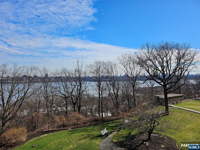4 Horizon Road G-10, Fort Lee, NJ 07024