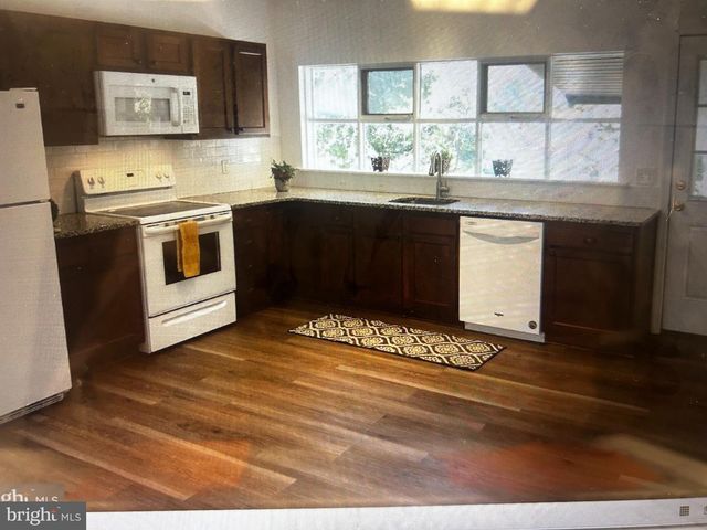 1085 GLASSBORO RD, Woodbury Heights, NJ 08097