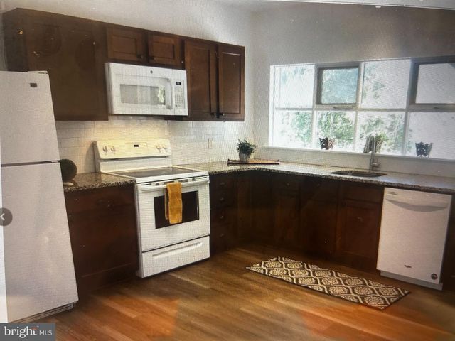 1085 GLASSBORO RD, Woodbury Heights, NJ 08097