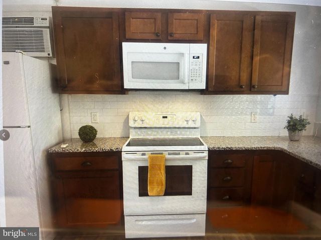 1085 GLASSBORO RD, Woodbury Heights, NJ 08097
