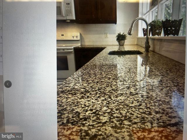 1085 GLASSBORO RD, Woodbury Heights, NJ 08097