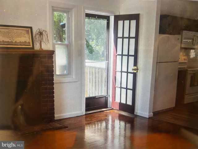 1085 GLASSBORO RD, Woodbury Heights, NJ 08097
