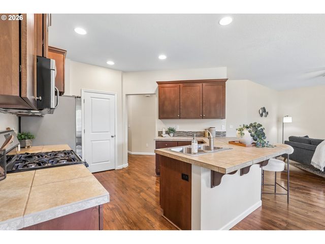 51309 Sw RHINE Dr, Scappoose, OR 97056