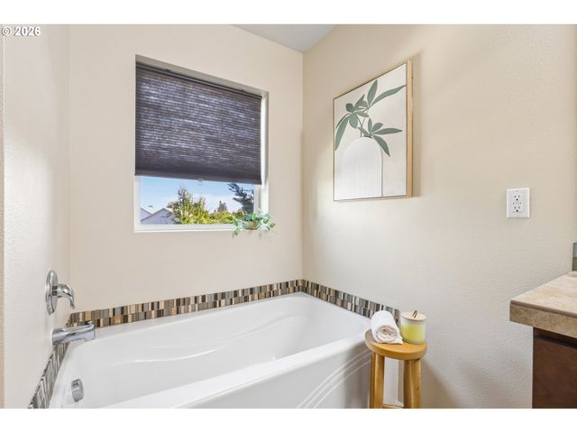 51309 Sw RHINE Dr, Scappoose, OR 97056