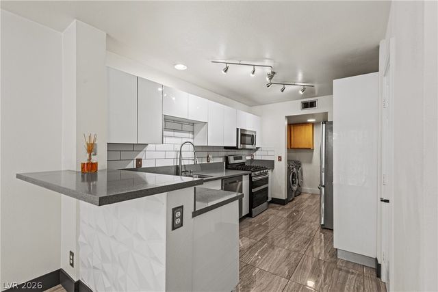 7968 Dorinda Avenue, Las Vegas, NV 89147