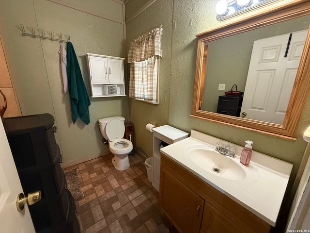 153 PARK DR, Bandera, TX 78003