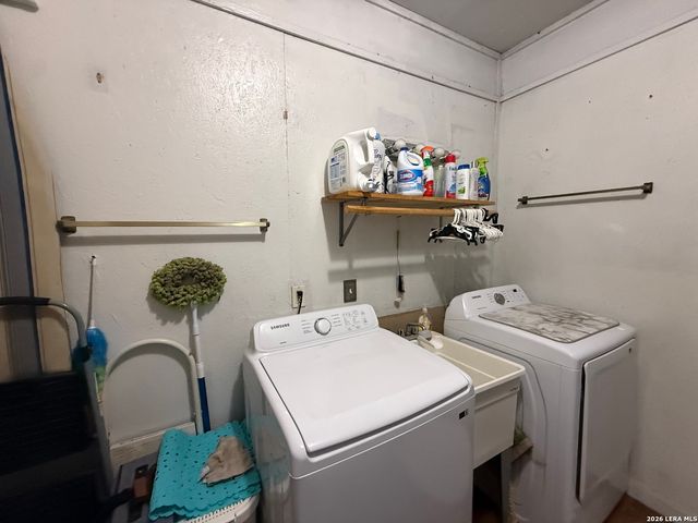153 PARK DR, Bandera, TX 78003