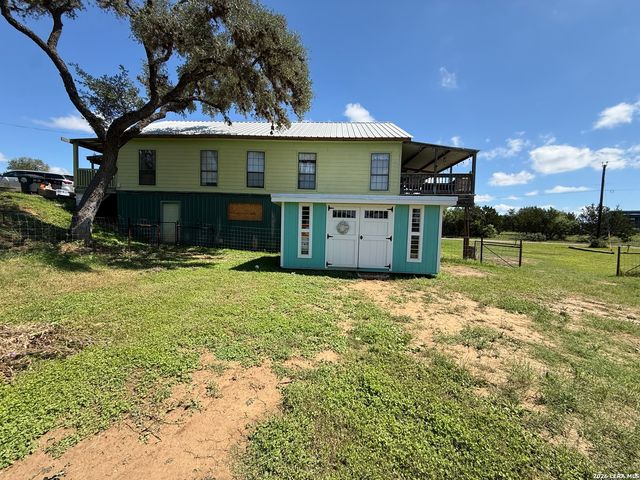 153 PARK DR, Bandera, TX 78003