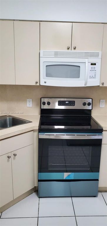 5420 W 21st Ct 108, Hialeah, FL 33016