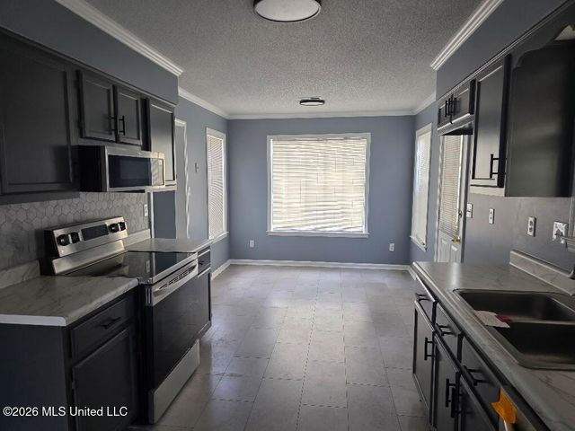 647 Woodsmoke Drive, Southaven, MS 38671