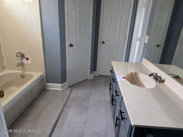 647 Woodsmoke Drive, Southaven, MS 38671