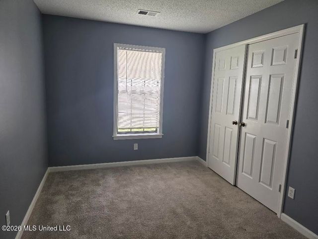647 Woodsmoke Drive, Southaven, MS 38671