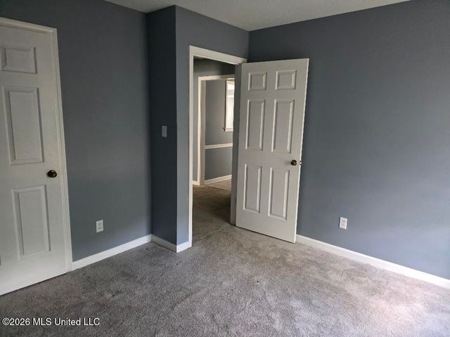 647 Woodsmoke Drive, Southaven, MS 38671