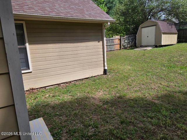 647 Woodsmoke Drive, Southaven, MS 38671
