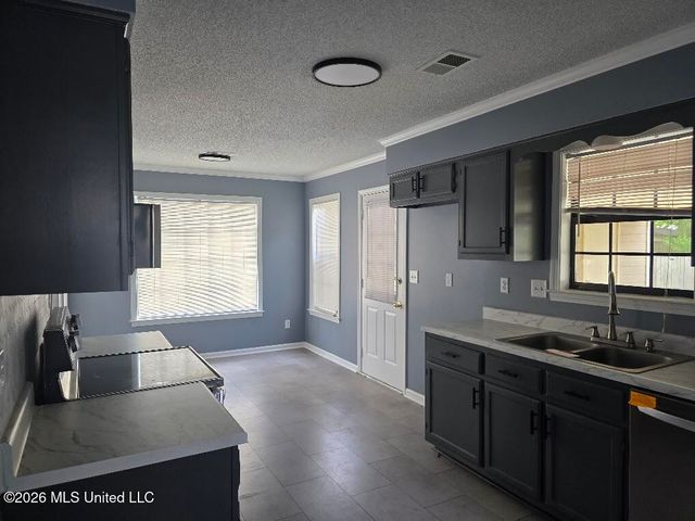 647 Woodsmoke Drive, Southaven, MS 38671