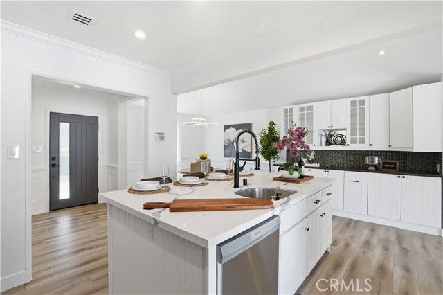 17721 Burbank, Encino (los Angeles), CA 91316