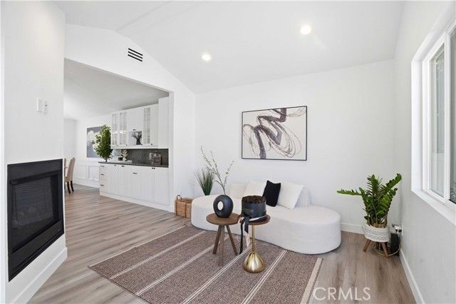 17721 Burbank, Encino (los Angeles), CA 91316