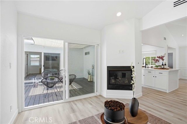 17721 Burbank, Encino (los Angeles), CA 91316