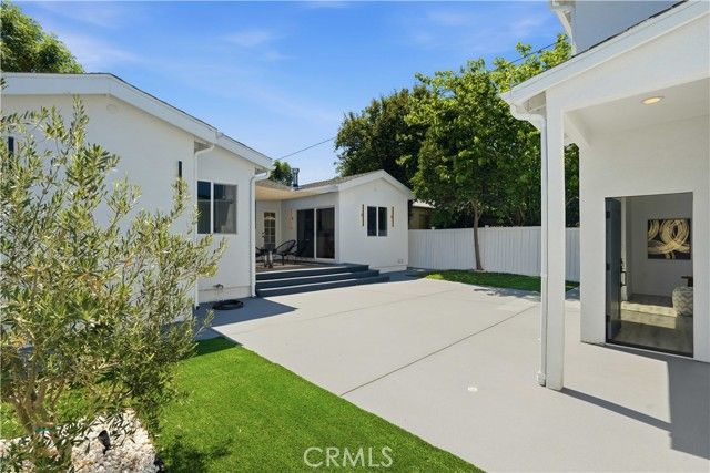 17721 Burbank, Encino (los Angeles), CA 91316