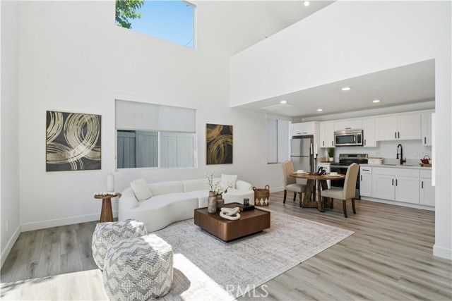 17721 Burbank, Encino (los Angeles), CA 91316