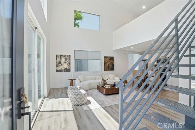 17721 Burbank, Encino (los Angeles), CA 91316