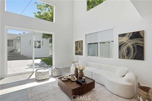 17721 Burbank, Encino (los Angeles), CA 91316