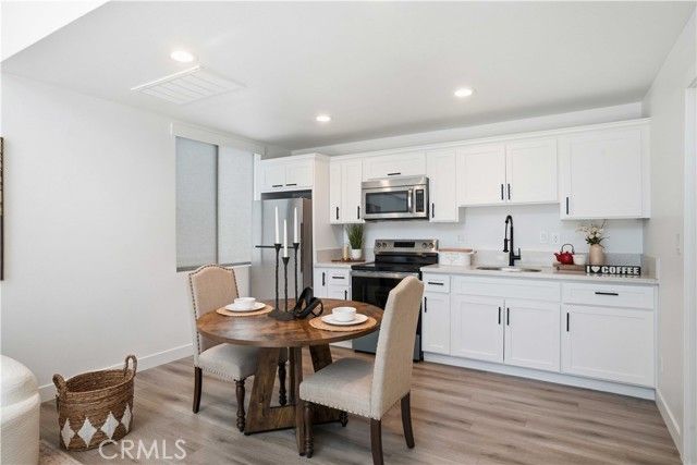 17721 Burbank, Encino (los Angeles), CA 91316