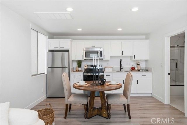 17721 Burbank, Encino (los Angeles), CA 91316