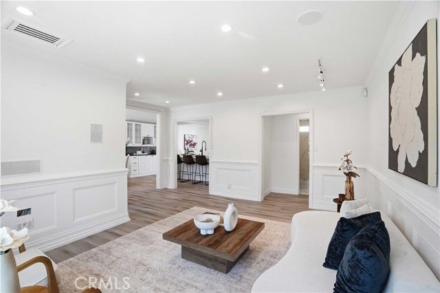 17721 Burbank, Encino (los Angeles), CA 91316