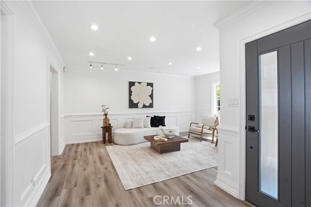 17721 Burbank, Encino (los Angeles), CA 91316