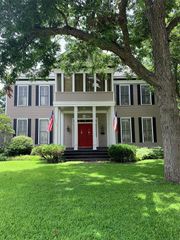 636 S Franklin, La Grange, TX 78945