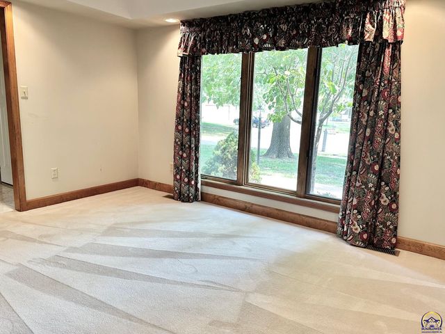 3101 SW Muirfield CT, Topeka, KS 66614