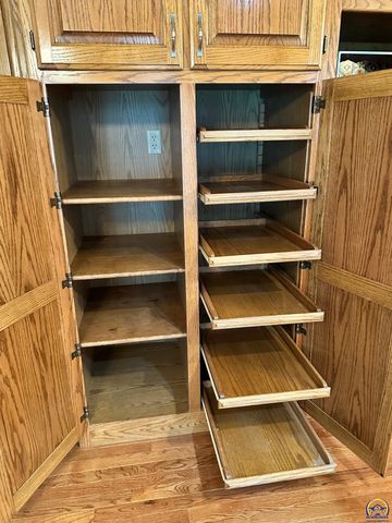 3101 SW Muirfield CT, Topeka, KS 66614