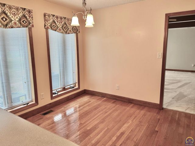 3101 SW Muirfield CT, Topeka, KS 66614