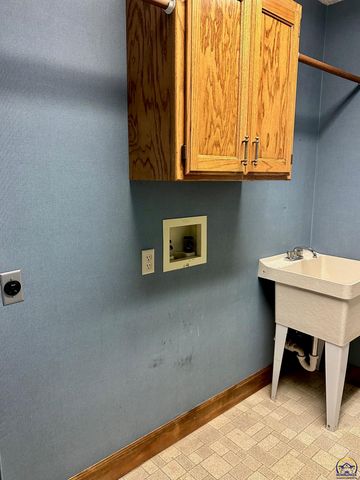 3101 SW Muirfield CT, Topeka, KS 66614