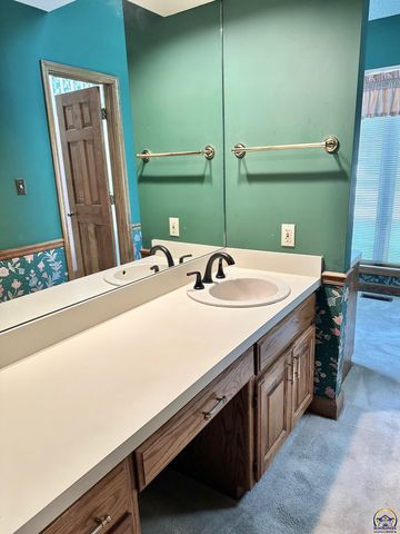 3101 SW Muirfield CT, Topeka, KS 66614