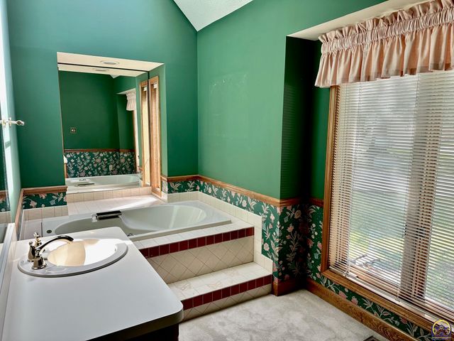 3101 SW Muirfield CT, Topeka, KS 66614