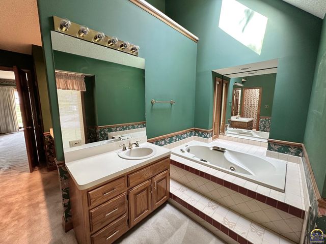 3101 SW Muirfield CT, Topeka, KS 66614