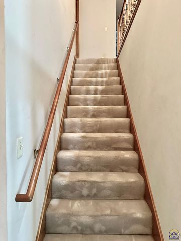 3101 SW Muirfield CT, Topeka, KS 66614