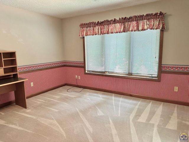 3101 SW Muirfield CT, Topeka, KS 66614