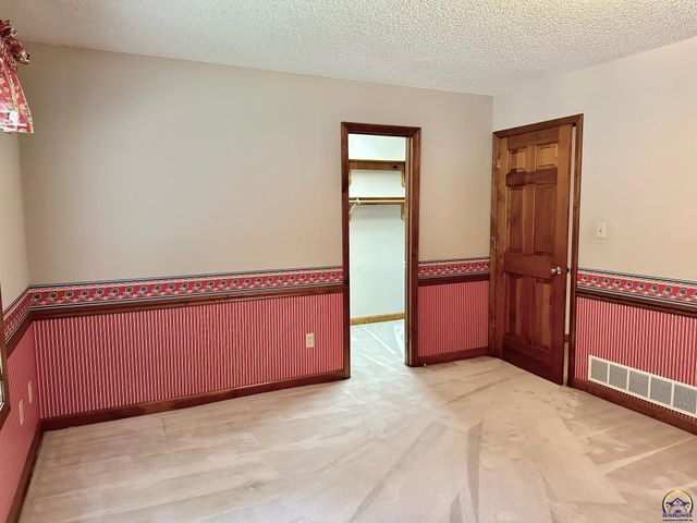 3101 SW Muirfield CT, Topeka, KS 66614