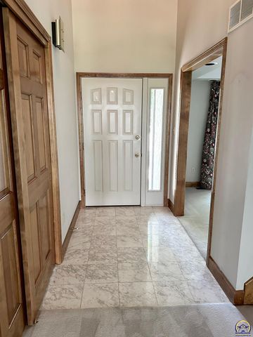 3101 SW Muirfield CT, Topeka, KS 66614